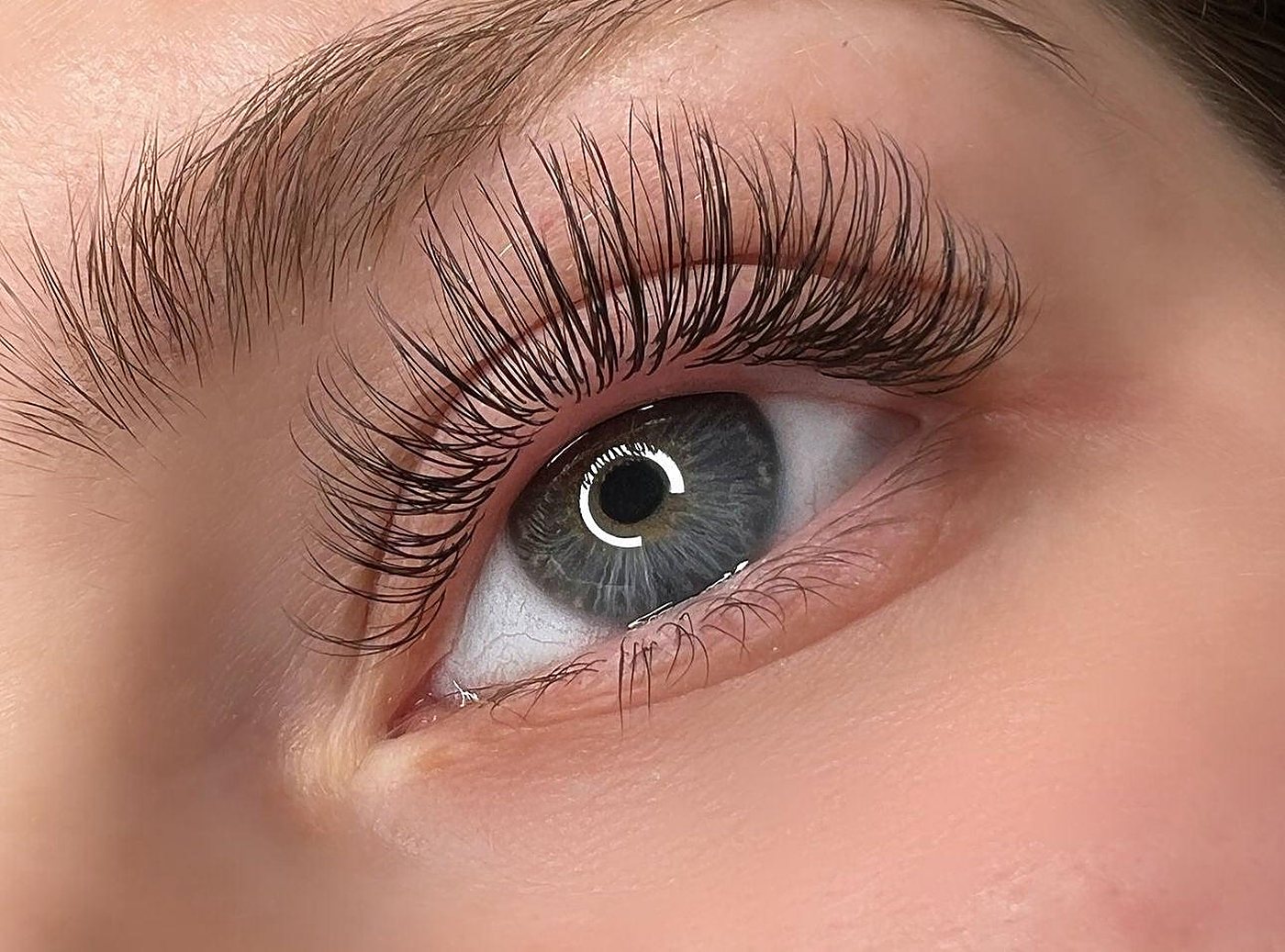 Classic wimperextensions in close-up
